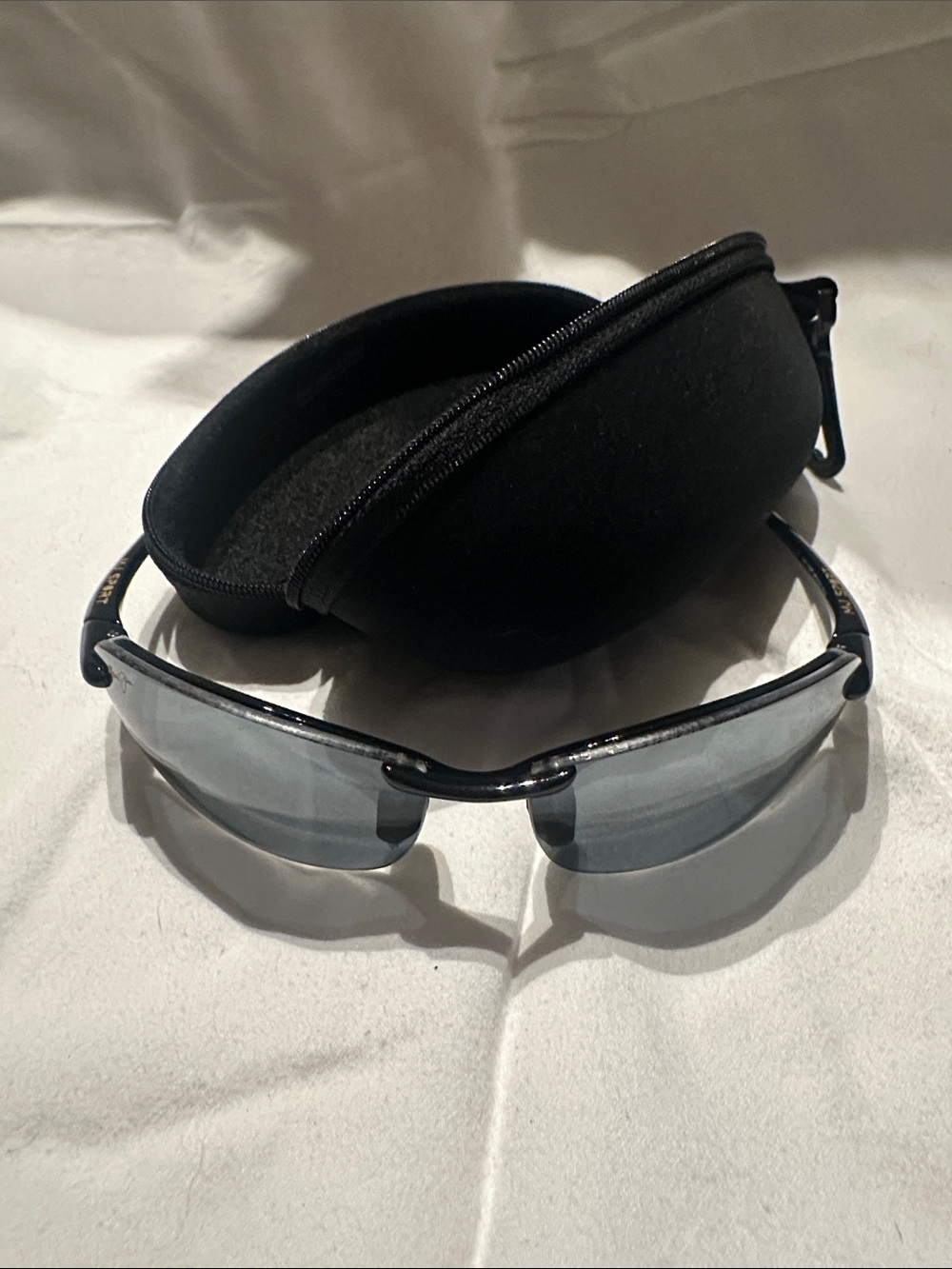 Maui Jim Black Makaha Wraparound Sport Sunglasses with Black Zip Case